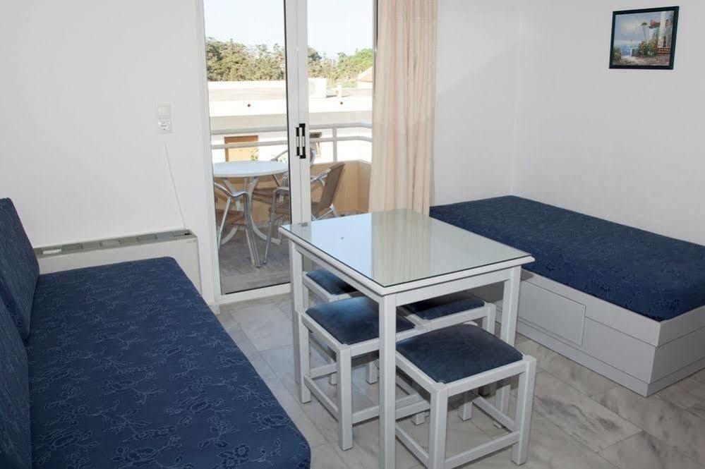 Blue Sky Apartment Agia Marina Екстериор снимка