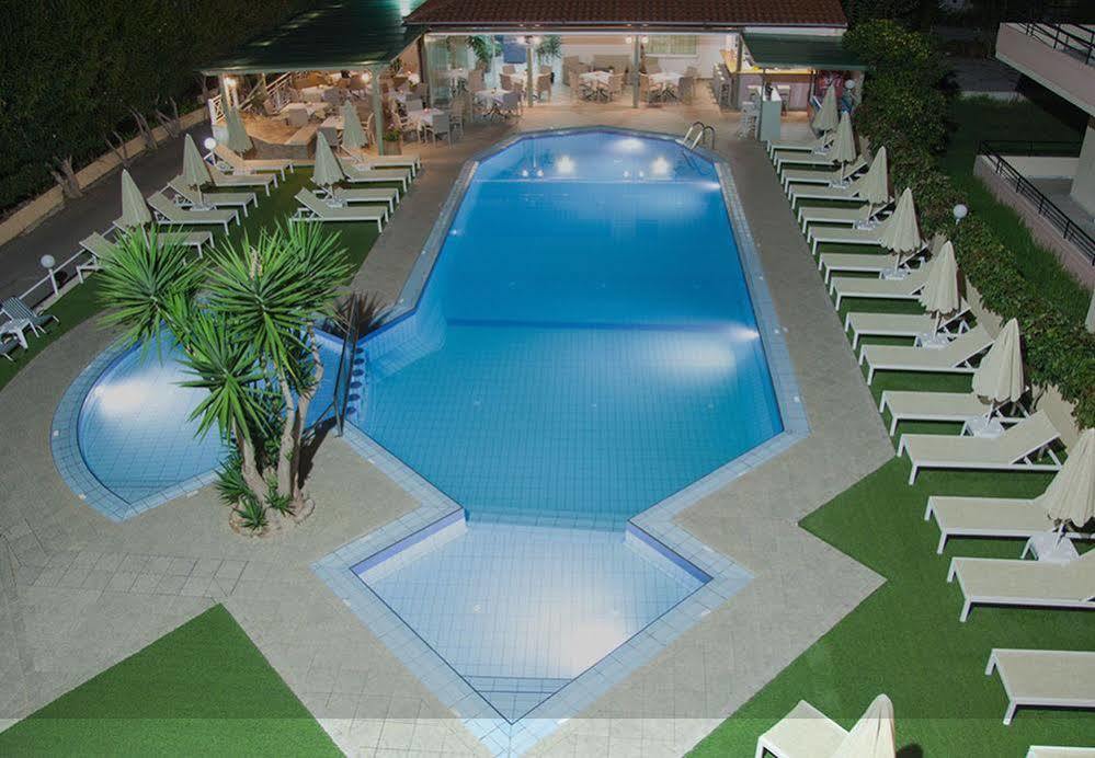 Blue Sky Apartment Agia Marina Екстериор снимка